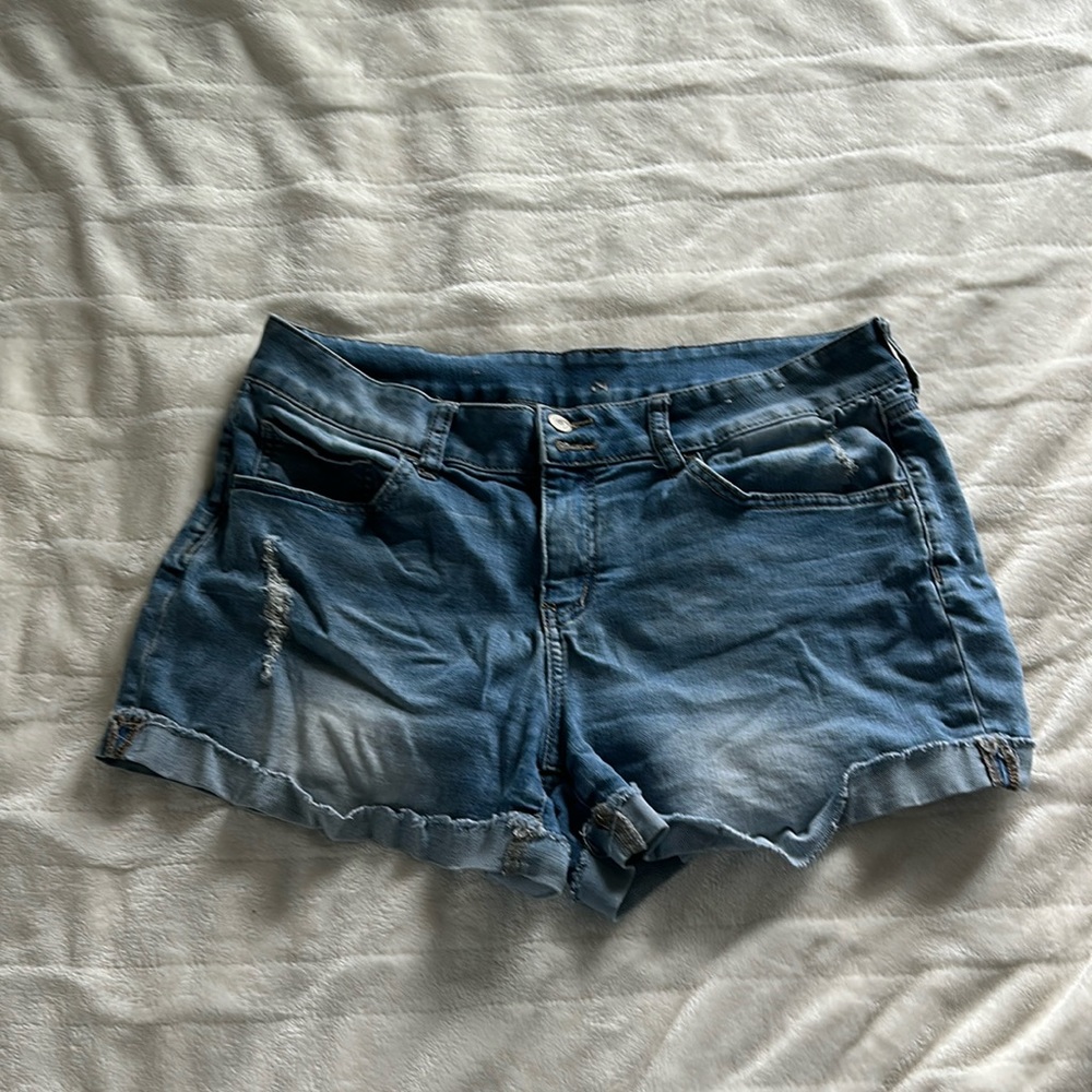 JEAN SHORTS!!